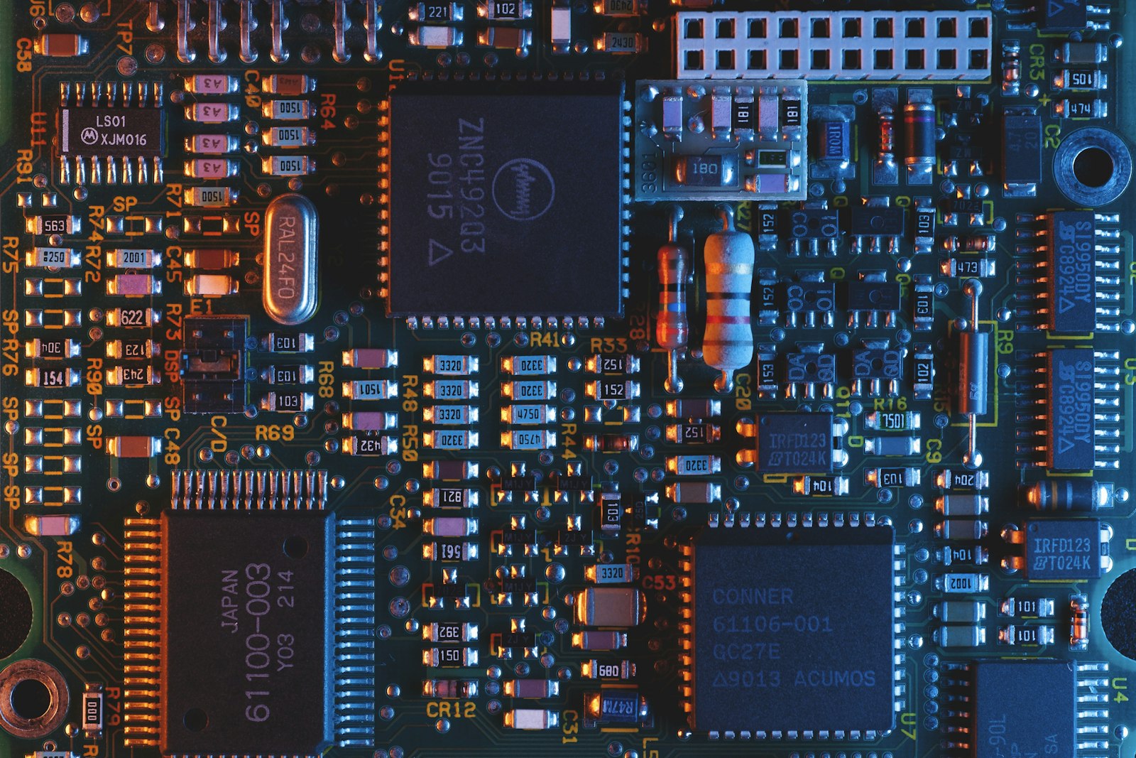 Foto detail papan PCB elektronik